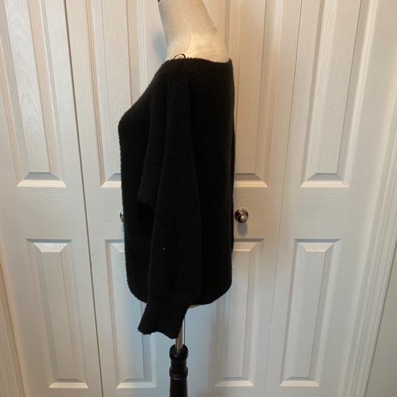 Guess Women’s Size M sweater - Picture 2 of 5